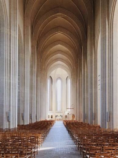 Grundtvigs Kirke – Babysalmesang i København
