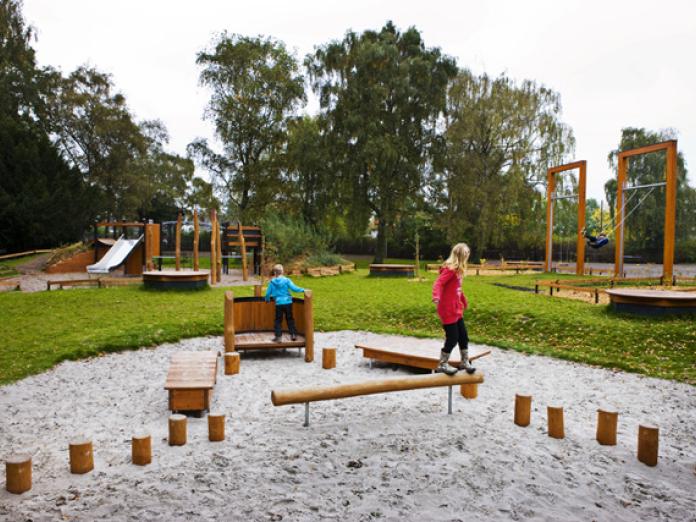 Legepladsen i Vigerslevparken ved Stakhaven – Legeplads i Valby
