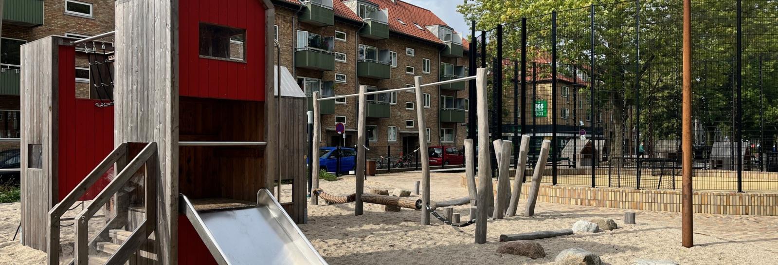 Legepladsen på Sjælør Boulevard – Legeplads i Valby
